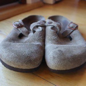 Suede Birkenstock Boston clogs women's size 8/39